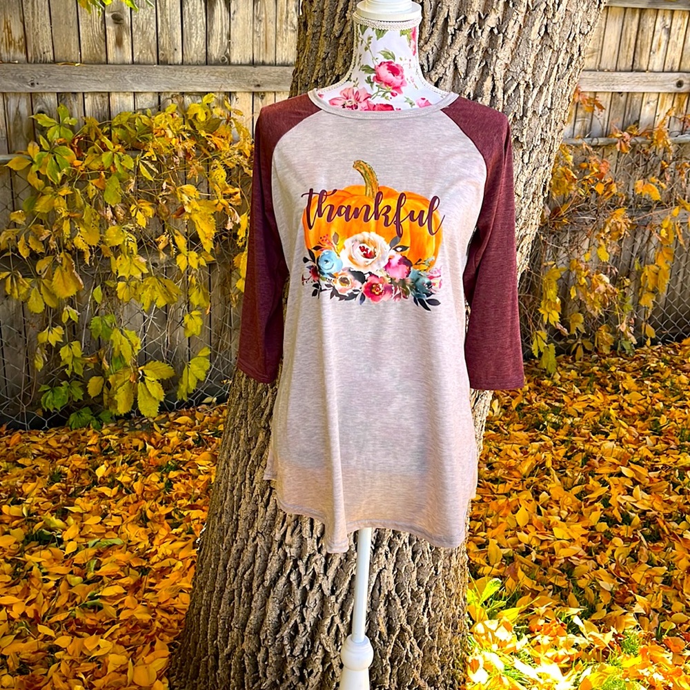 NWT Southern Stitch Thankful Raglan Burgundy and Gray Top w/ floral pump…